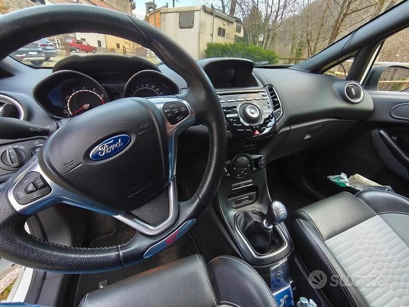 Usata Ford Fiesta ST 182 CV (133 kW) 2016 Bianco Berlina