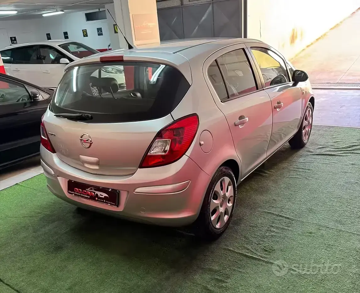 Usado Opel Corsa Edition 85 CV (62 kW) 2014 Gris Utilitario
