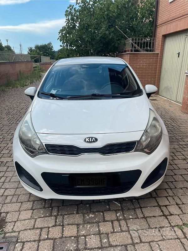 Usata Kia Rio EX 86 CV (63 kW) 2012 Bianco Berlina
