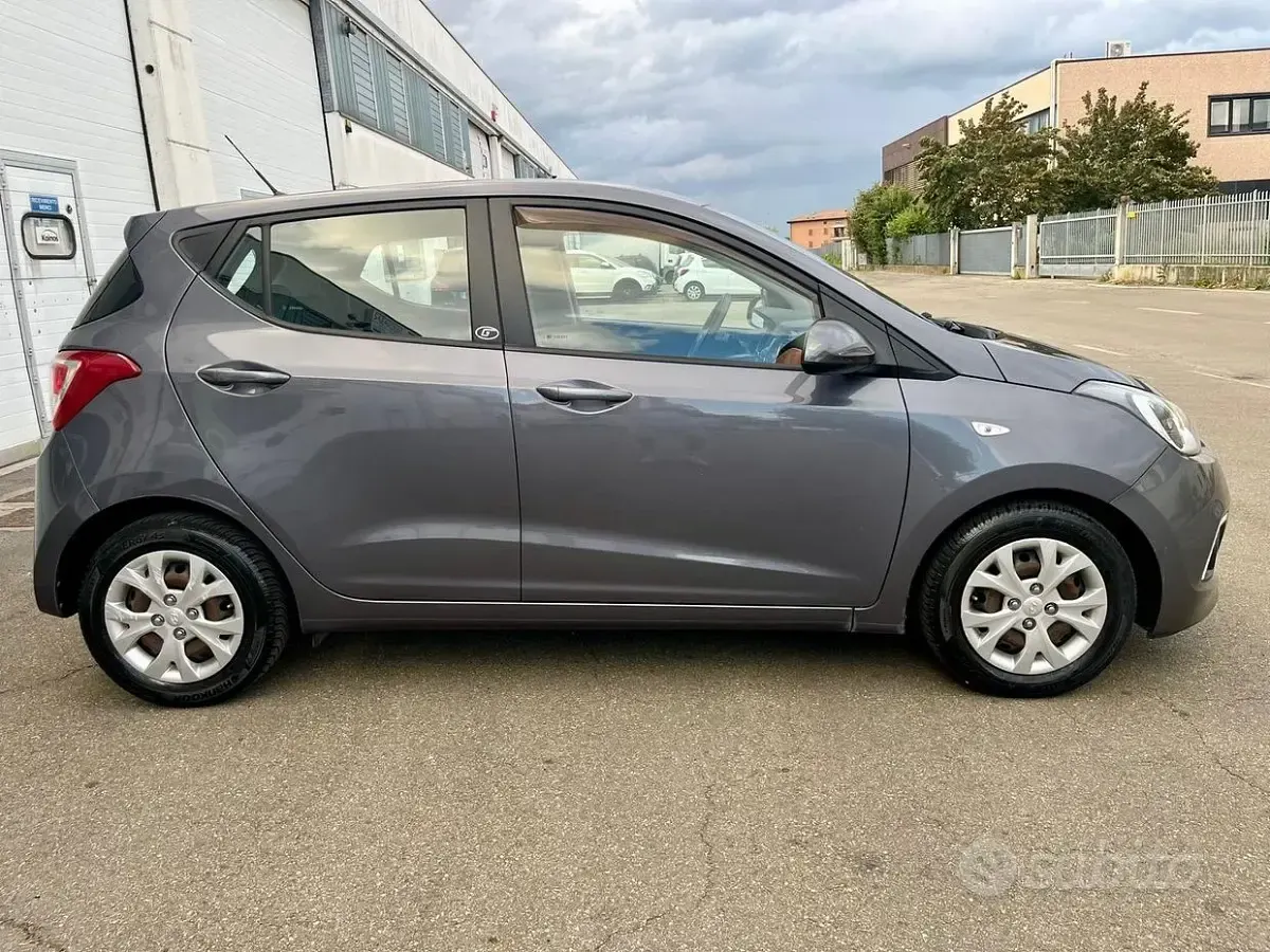 Usata Hyundai i10 69 CV (50 kW) 2016 Grigio Utilitaria