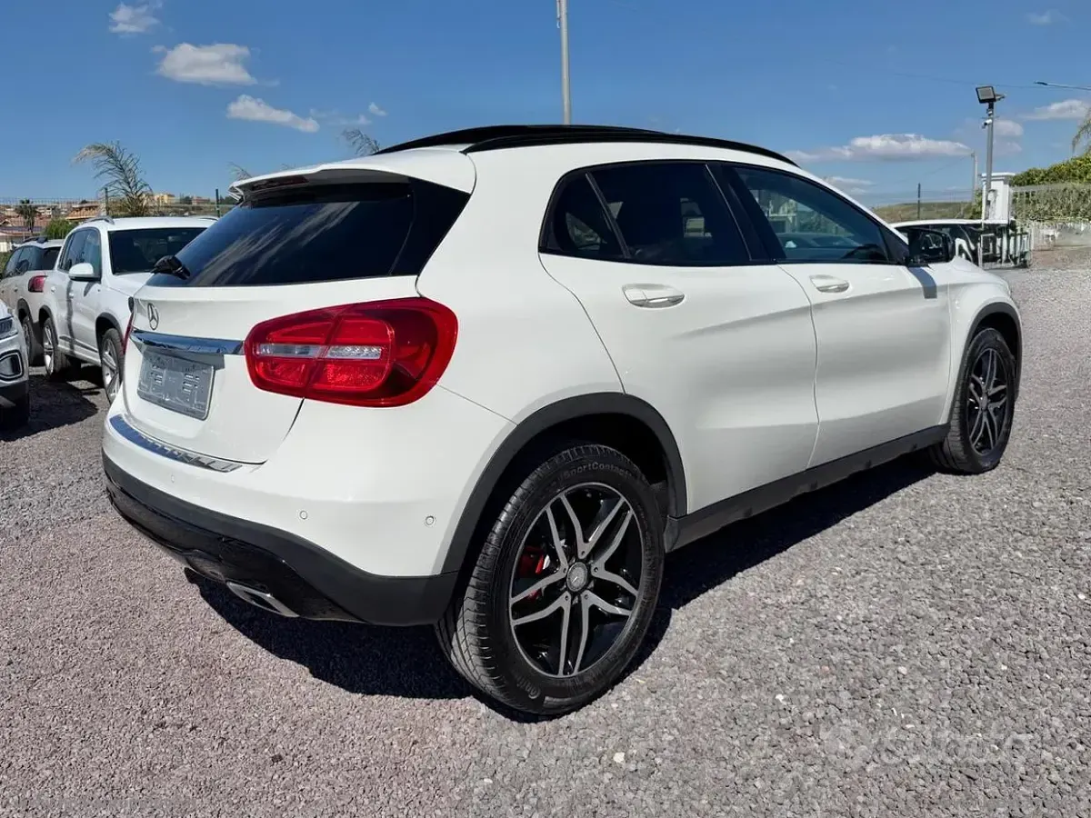 Usata Mercedes GLA220 177 CV (130 kW) 2016 Bianco SUV