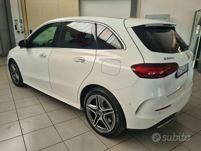 Usata Mercedes B250e AMG Line Premium Plus 224 CV (164 kW) 2023 Bianco Monovolume