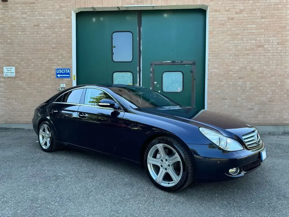 Usata Mercedes CLS500 306 CV (225 kW) 2004 Blu/azzurro Berlina