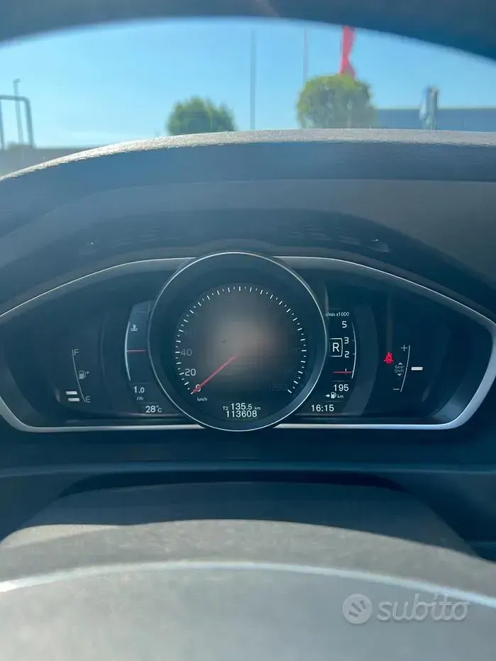 Usata Volvo V40 Momentum 115 CV (84 kW) 2015 Grigio Berlina