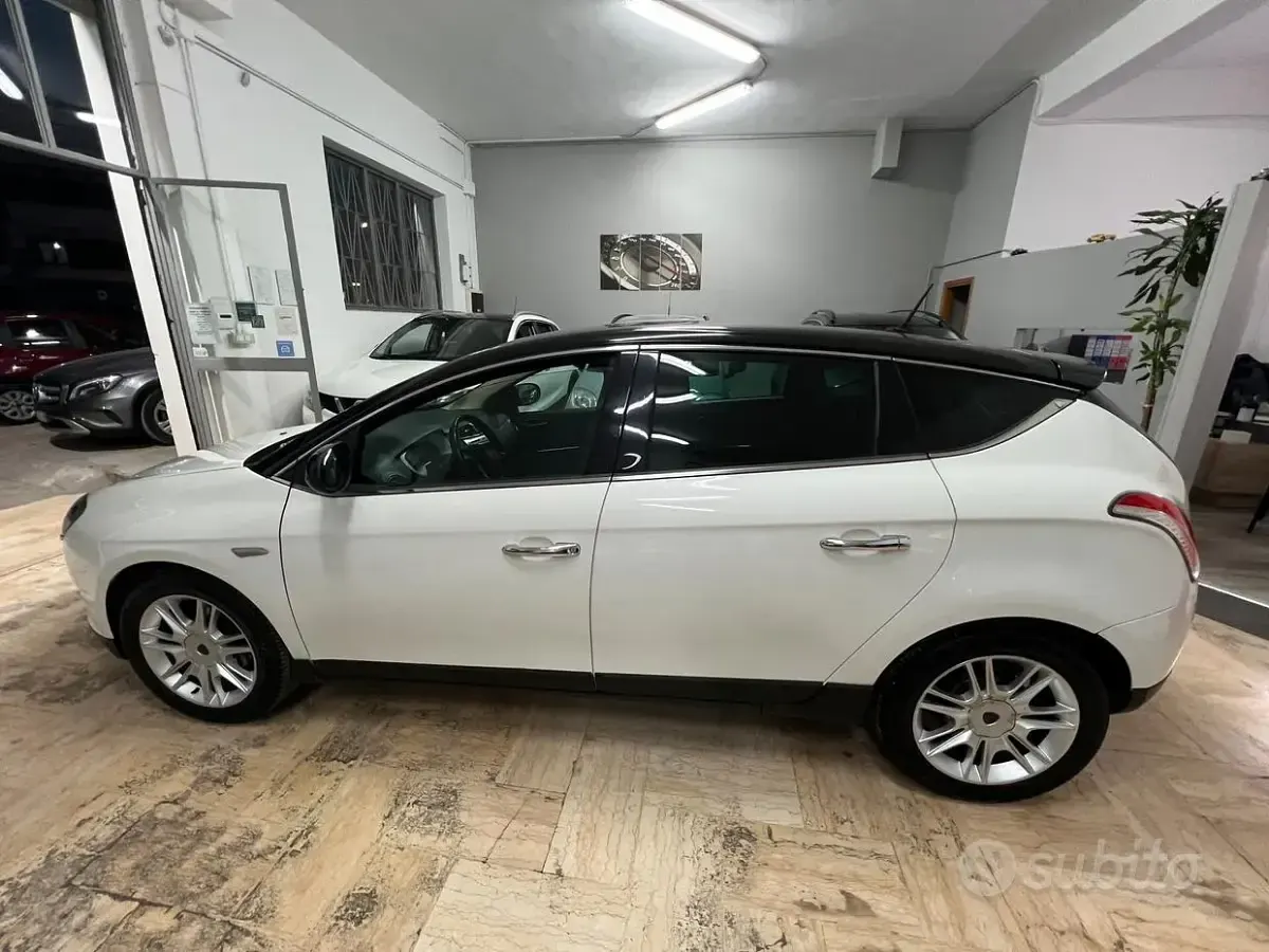 Begagnad Lancia Delta 120 HK (88 kW) 2011 Beige Halvkombi