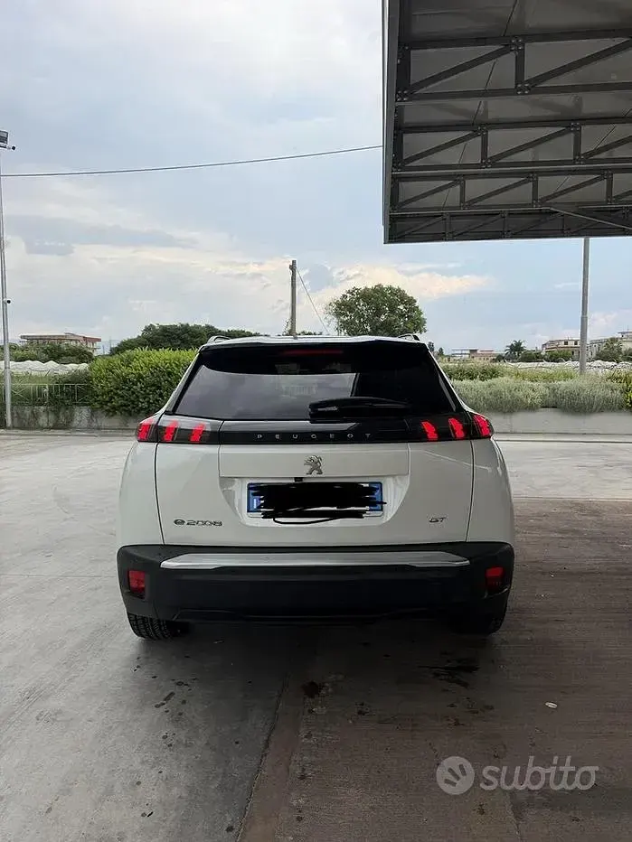 Usata Peugeot 2008 GT 56 kW (77 CV) 2022 Bianco SUV