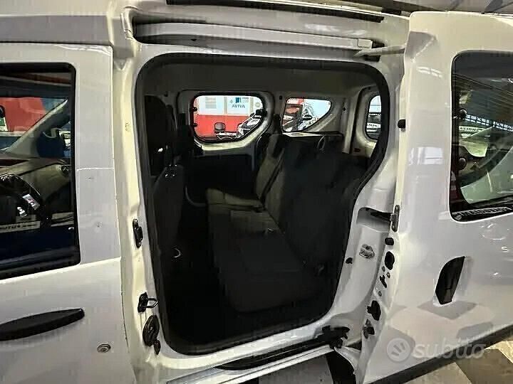 Usata Dacia Dokker Lauréate 90 CV (66 kW) 2017 Bianco Monovolume