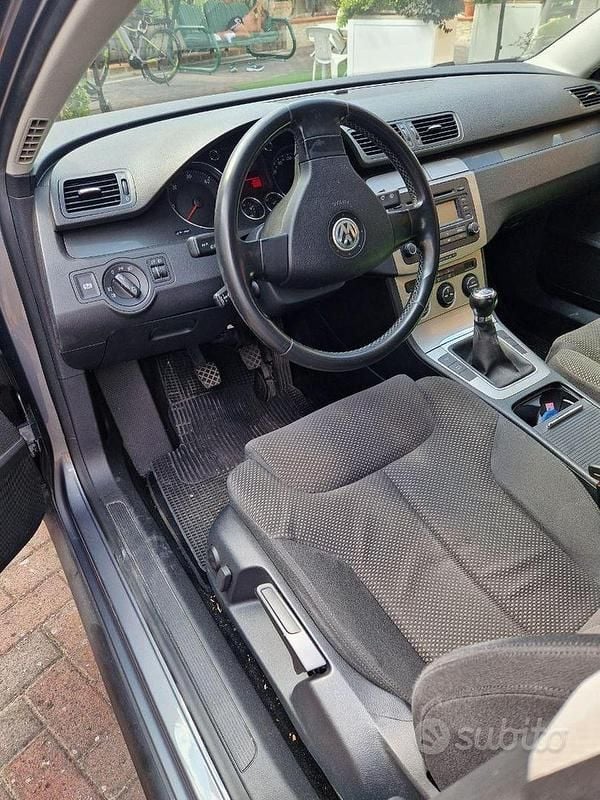 Usata VW Passat Comfortline 105 CV (77 kW) 2005 Grigio Berlina