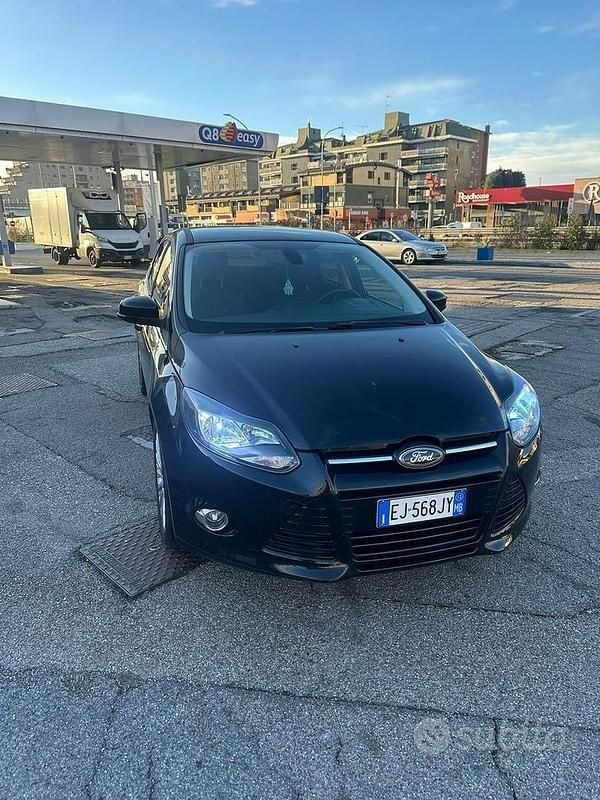 Nero Usata 2012 Ford Focus Tre volumi | 4990 € (Cara) - Immagine 1/4