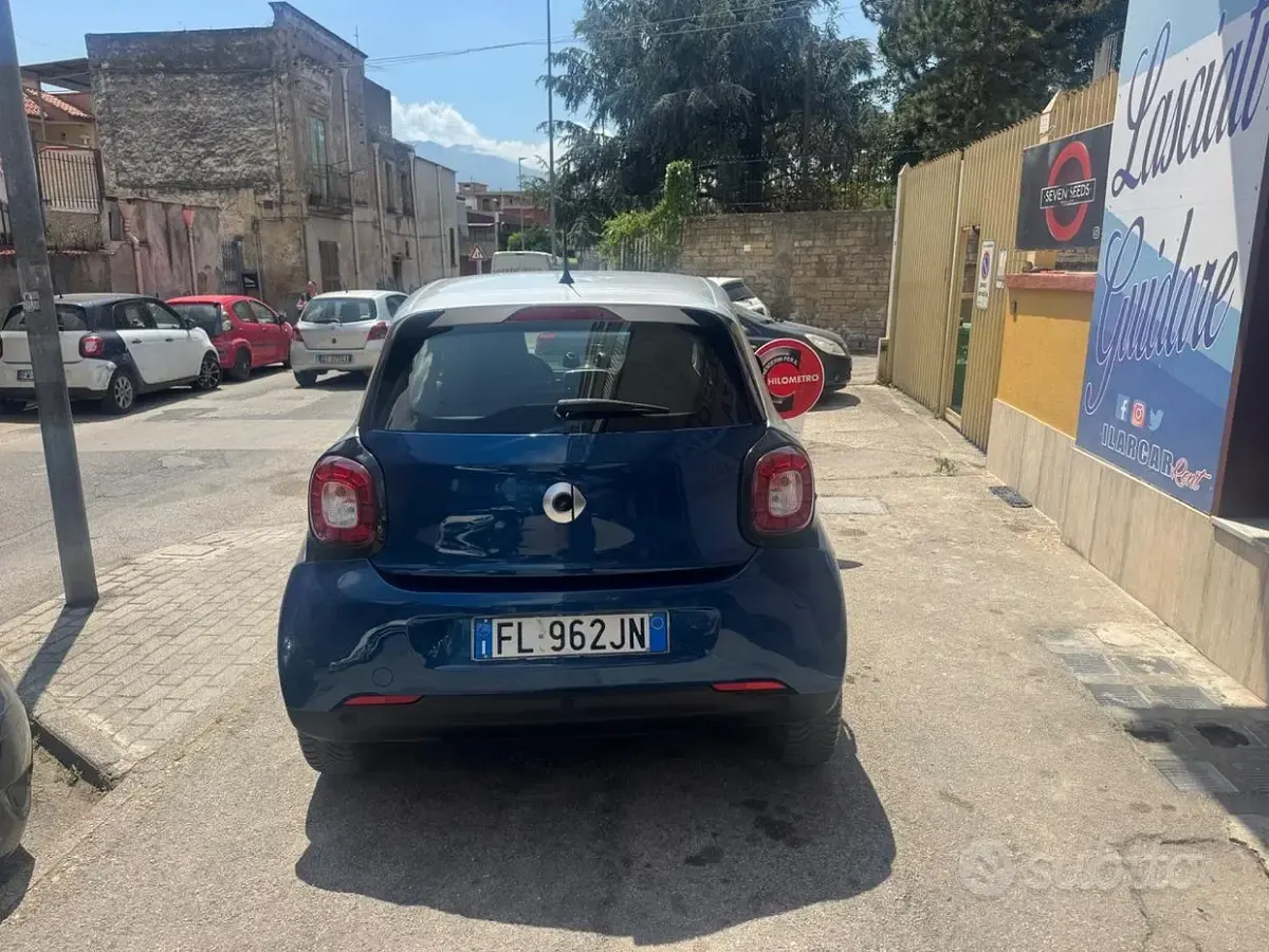 Usata Smart ForFour Prime 71 CV (52 kW) 2017 Bluazzurro Utilitaria