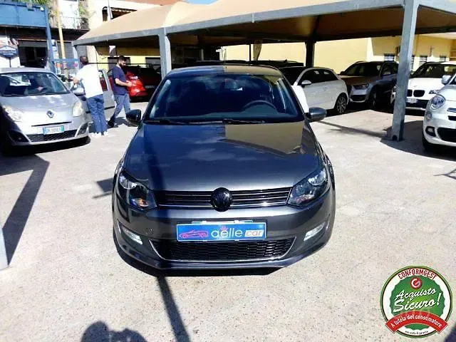 Usata VW Polo Trendline 75 CV (55 kW) 2015 Grigio Berlina