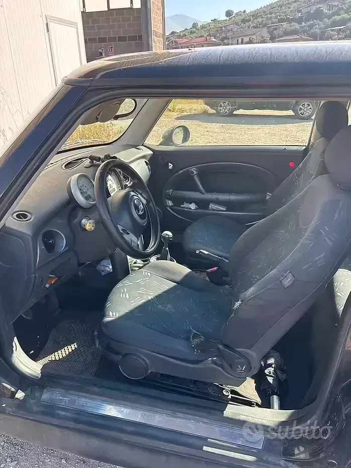 Begagnad Mini One D 88 HK (64 kW) 2005 Svart Halvkombi