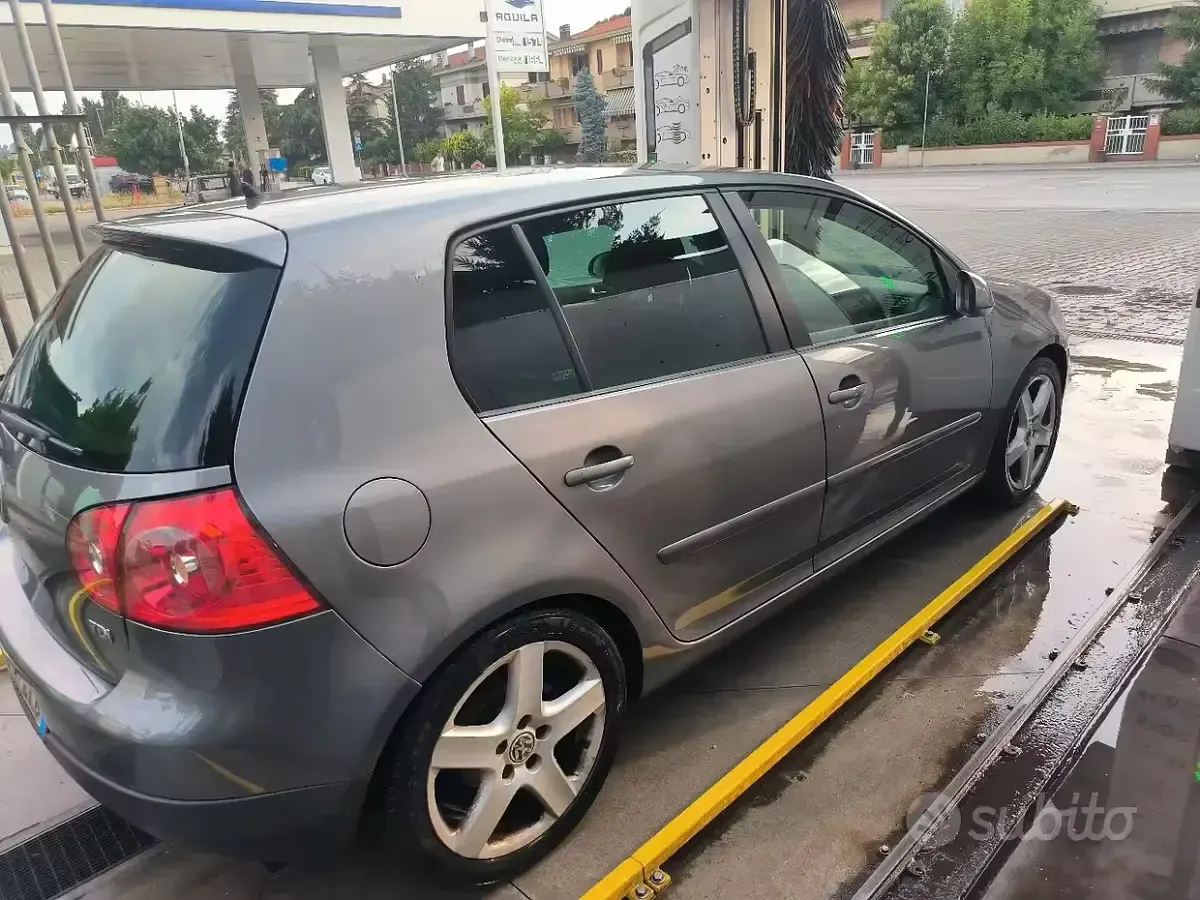Usata VW Golf V 105 CV (77 kW) 2007 Berlina