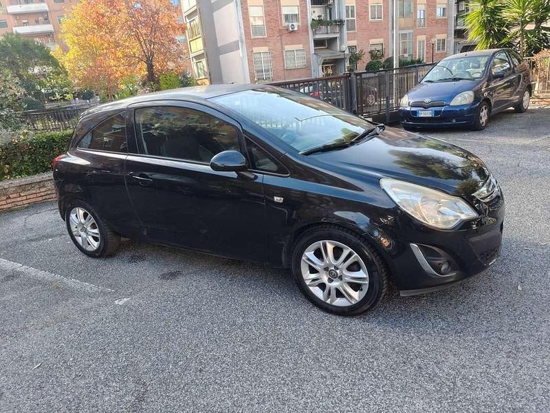 Nero Usata 2012 Opel Corsa Edition Tre volumi | 5000 € (Cara) - Immagine 1/4