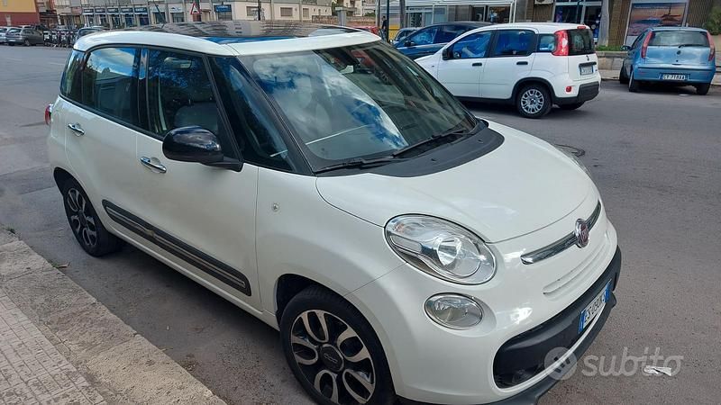 Bianco Usata 2013 Fiat 500L Monovolume | 6900 € (Buon prezzo) - Immagine 1/4