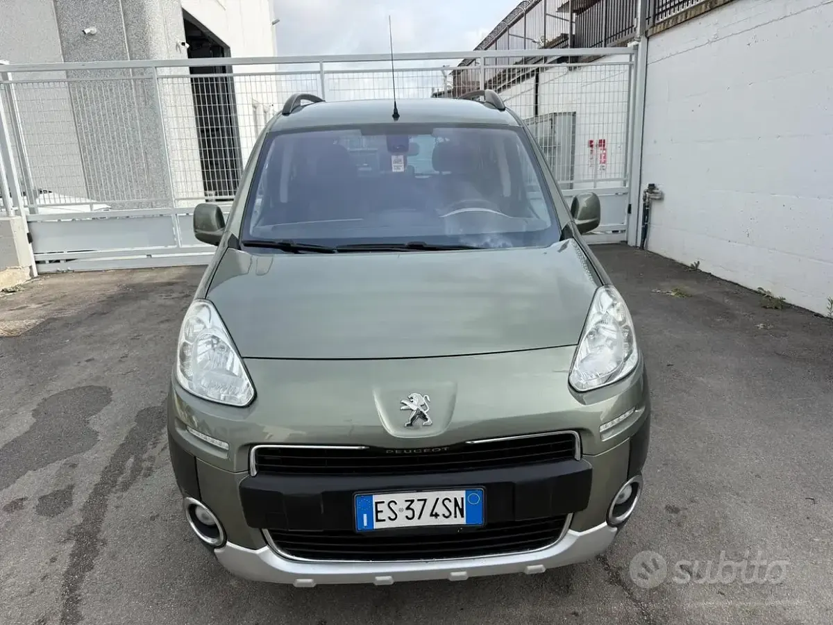 Usata Peugeot Partner Tepee Outdoor 120 CV (88 kW) 2013 Verde Monovolume