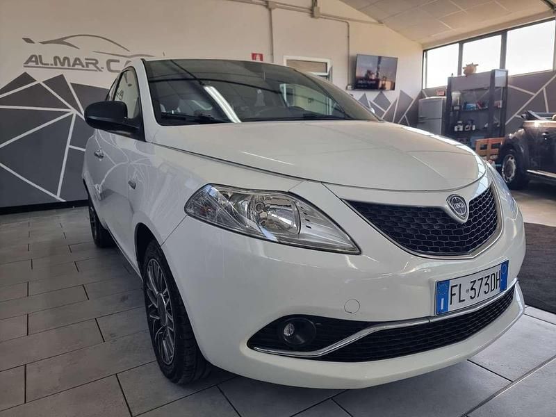 Usata Lancia Ypsilon Platinum 69 CV (50 kW) 2017 Other Utilitaria
