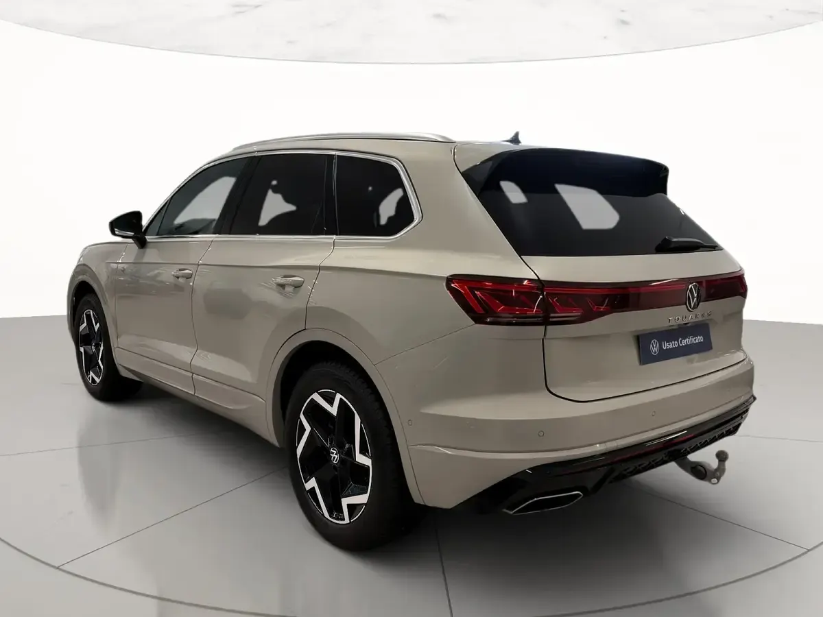 Usata VW Touareg R-line 231 CV (169 kW) 2025 5q sechura beige metallizzato SUV