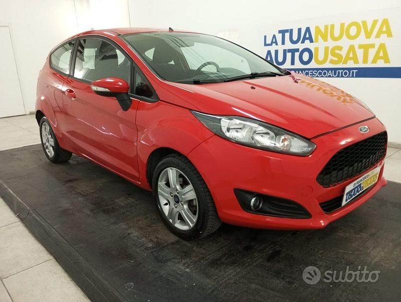 Usata Ford Fiesta 75 CV (55 kW) 2017 Rosso Utilitaria