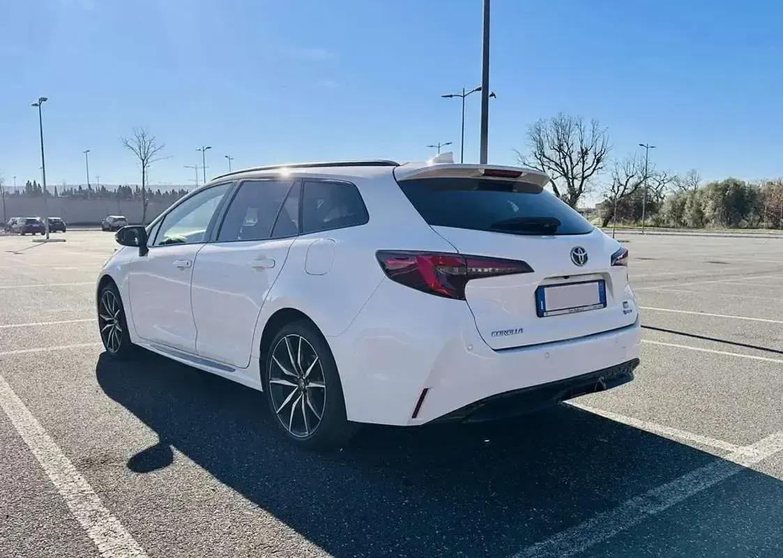Usata Toyota Corolla Sport 152 CV (111 kW) 2024 Bianco Station wagon
