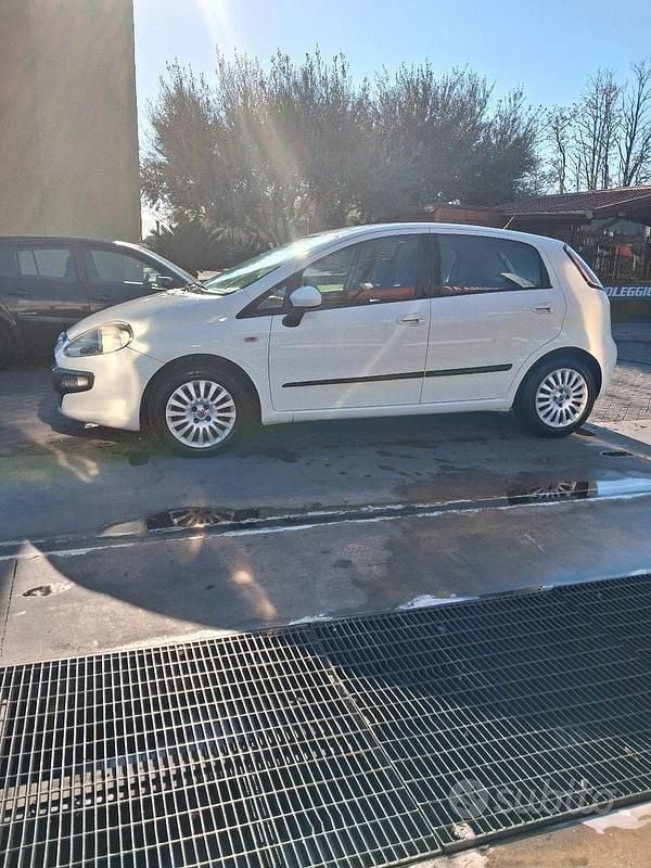 Usata Fiat Punto Evo 95 CV (69 kW) 2010 Bianco Utilitaria