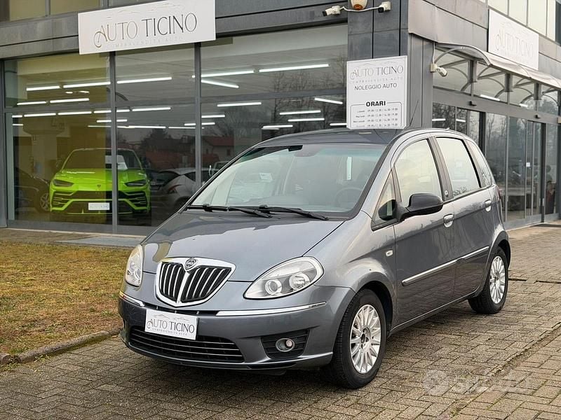 Usata Lancia Musa 77 CV (56 kW) 2012 Grigio Monovolume
