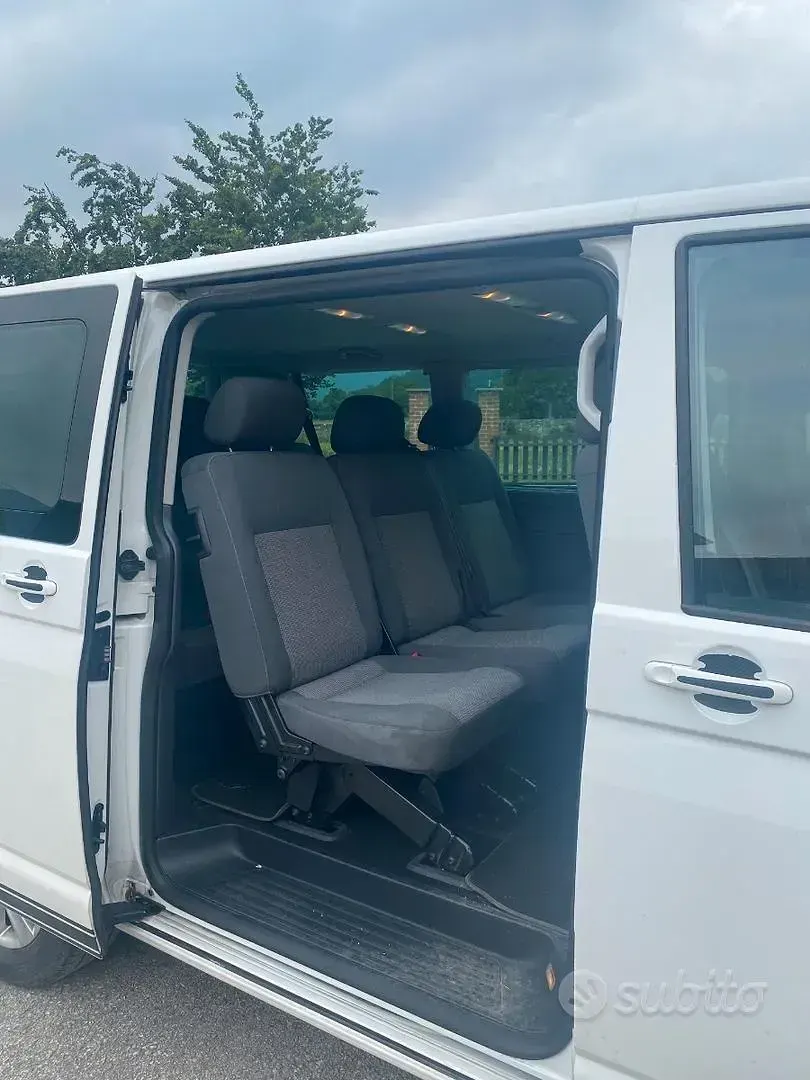 Usata VW Caravelle 140 CV (102 kW) 2013 Bianco Furgone