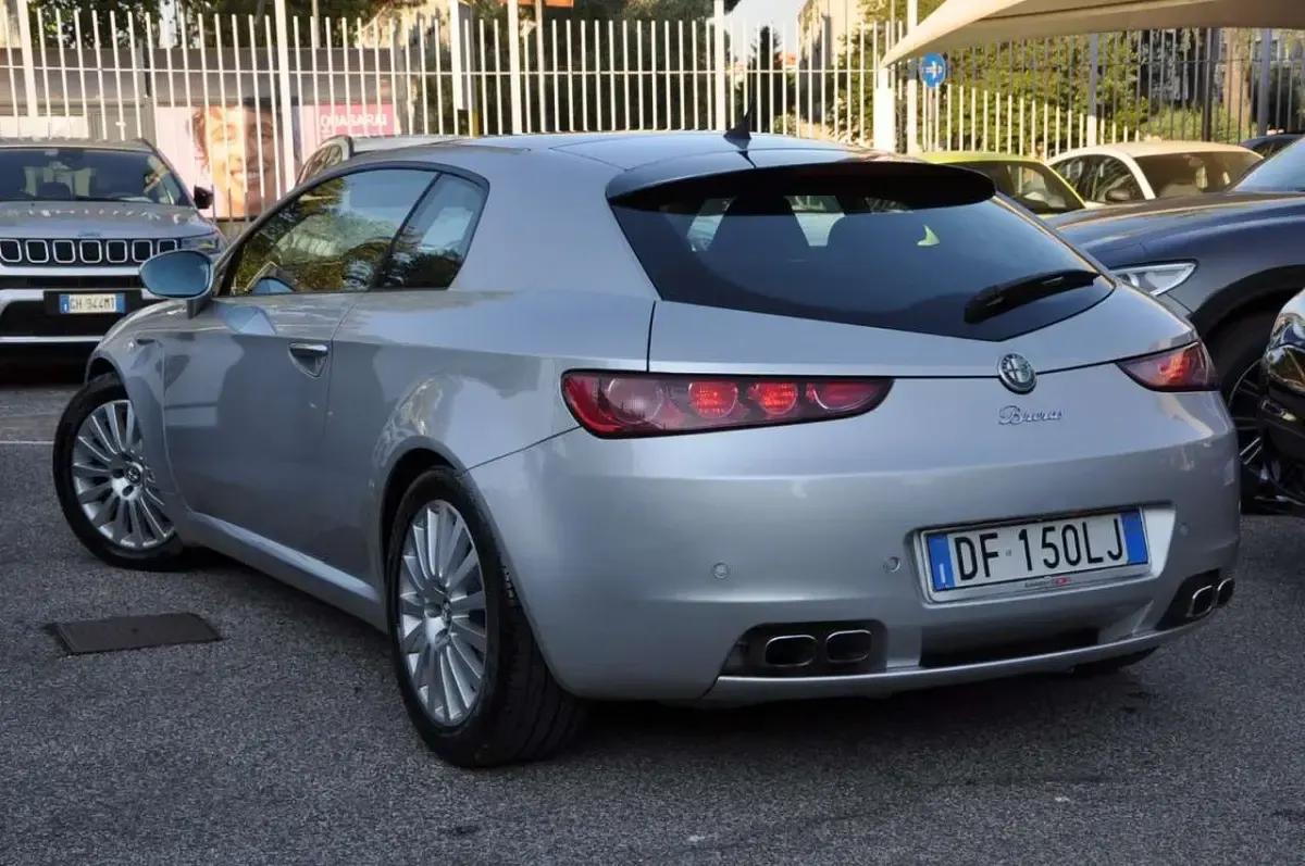 Usata Alfa Romeo Brera 185 CV (136 kW) 2007 Argento metallizzato Coupé
