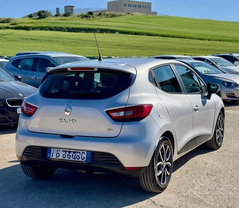 Usata Renault Clio IV Life 75 CV (55 kW) 2017 Grigio Berlina