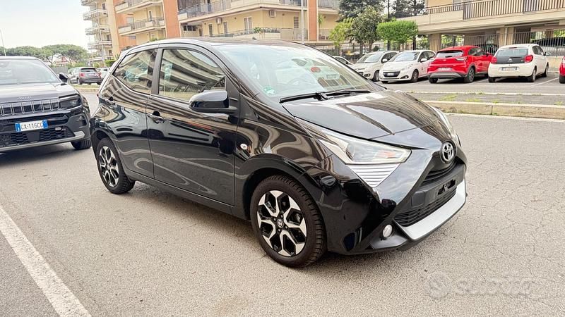 Usata Toyota Aygo Connect Style 72 CV (52 kW) 2021 Nero Utilitaria