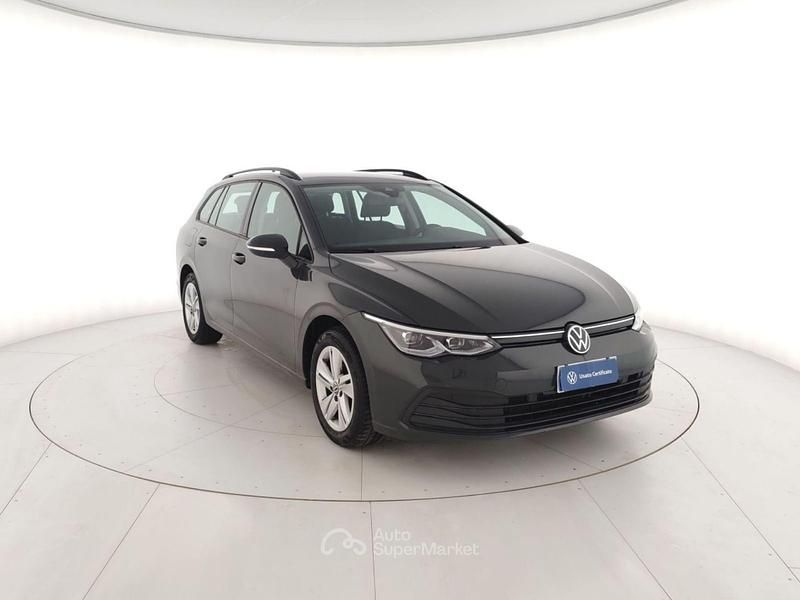 Usata VW Golf VIII Life 131 CV (96 kW) 2021 Grigio metallizzato Station wagon