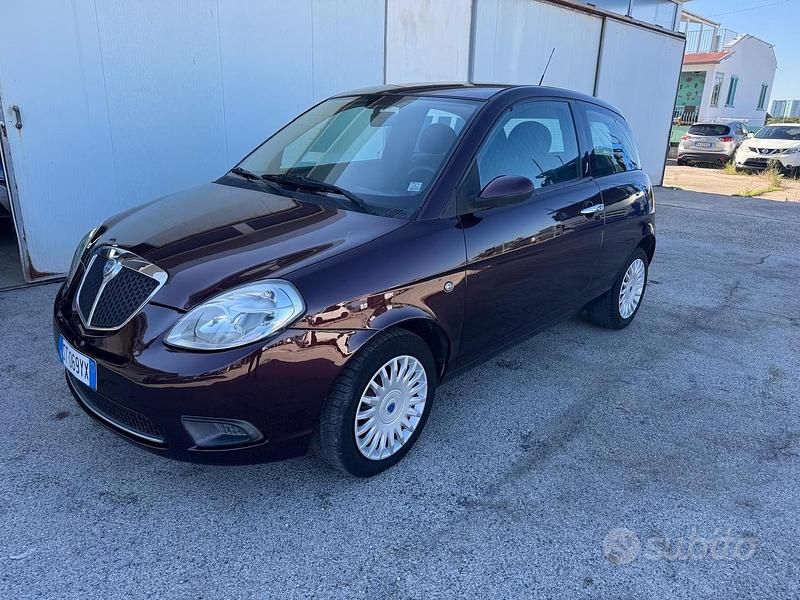 Usata Lancia Ypsilon 60 CV (44 kW) 2009 Viola Utilitaria
