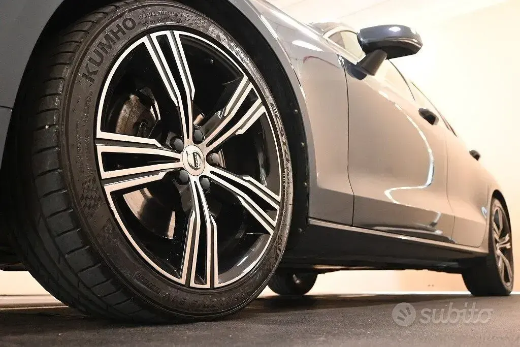 Usata Volvo V60 Inscription 190 CV (139 kW) 2018 Bluazzurro Station wagon