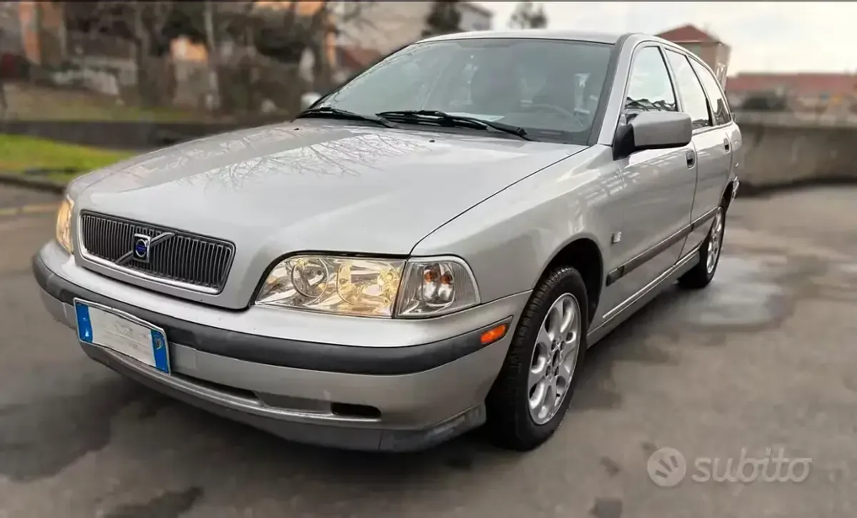 Usata Volvo V40 109 CV (80 kW) 2000 Grigio Station wagon
