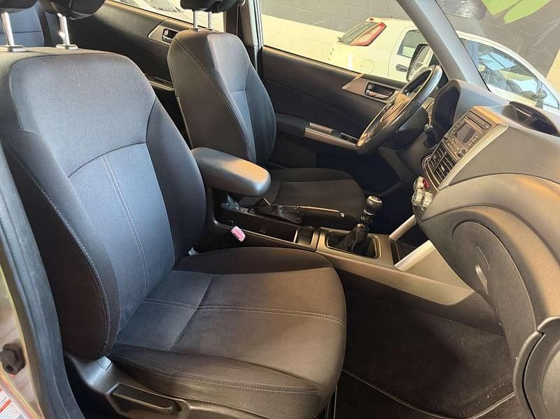 Usata Subaru Forester 147 CV (108 kW) 2010 Argento SUV