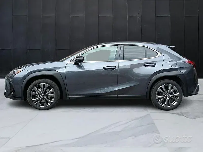 Usata Lexus UX 183 CV (134 kW) 2023 Grigio SUV