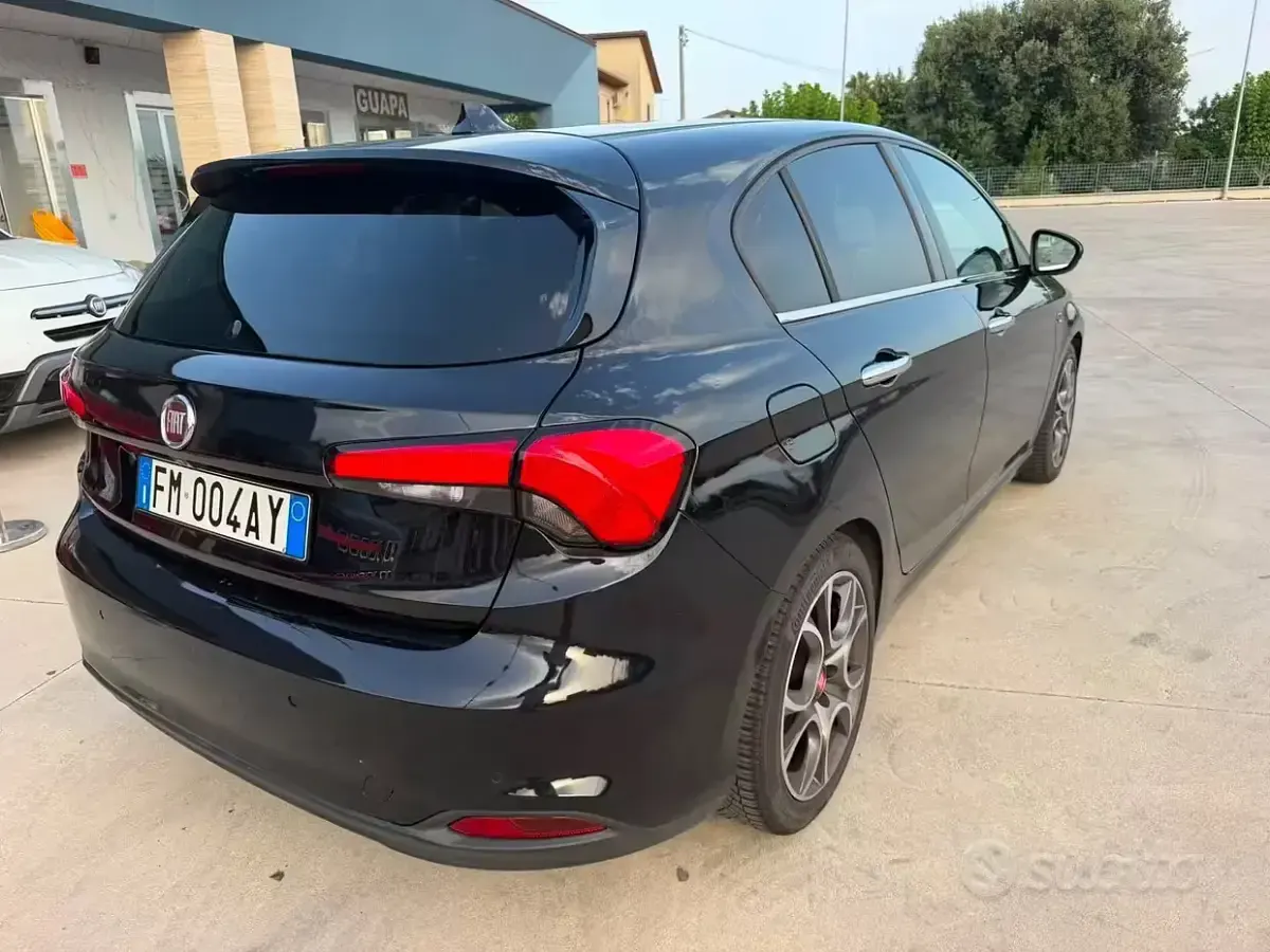 Usata Fiat Tipo Easy 120 CV (88 kW) 2017 Nero Berlina