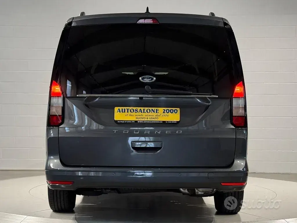 Usata Ford Tourneo Connect Titanium 114 CV (83 kW) 2023 Grigio Monovolume