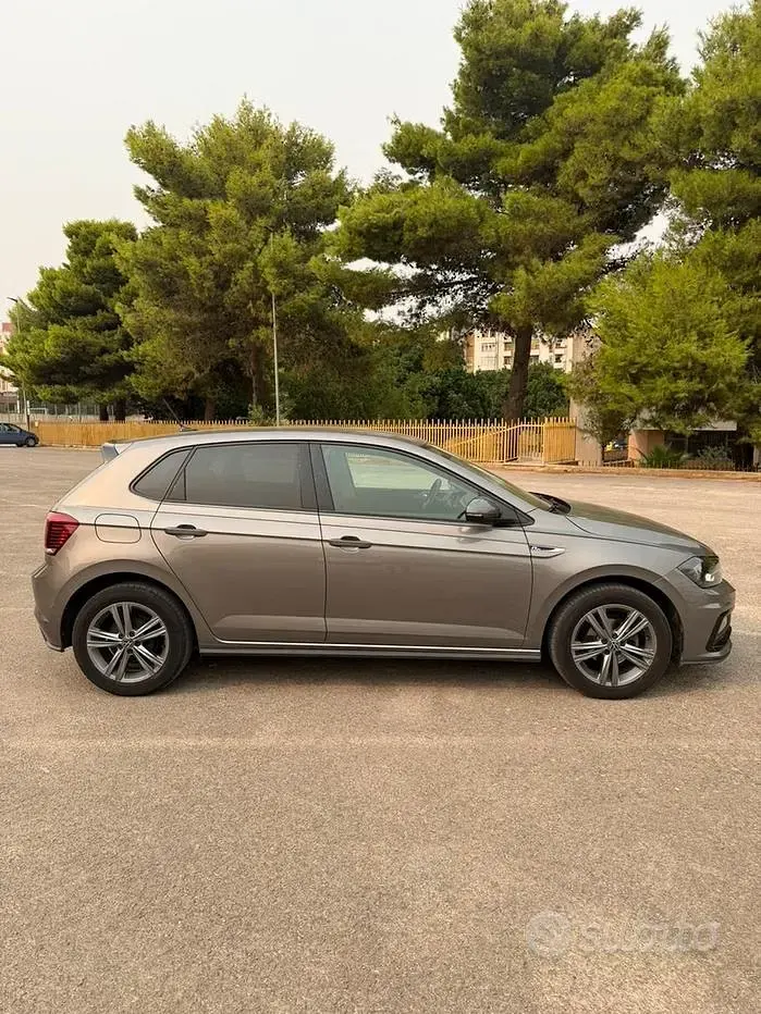 Usata VW Polo R-line 95 CV (69 kW) 2021 Marrone Utilitaria