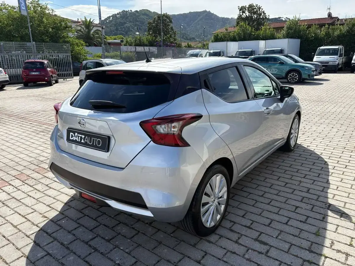 Usata Nissan Micra Acenta 101 CV (74 kW) 2019 Argento Utilitaria