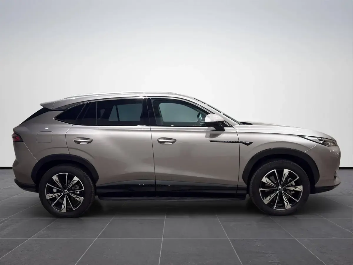 Usata MG HS Luxury 143 CV (105 kW) 2025 Sterling silver SUV