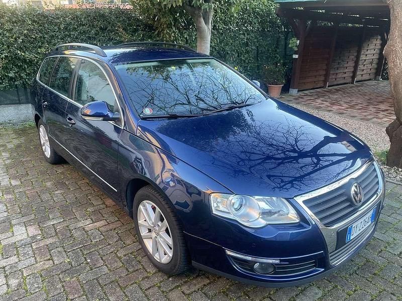 Usata VW Passat 140 CV (102 kW) 2009 Blu/azzurro Station wagon