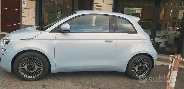 Usata Fiat 500e Icon 42 kW (58 CV) 2021 Celestial blue Berlina