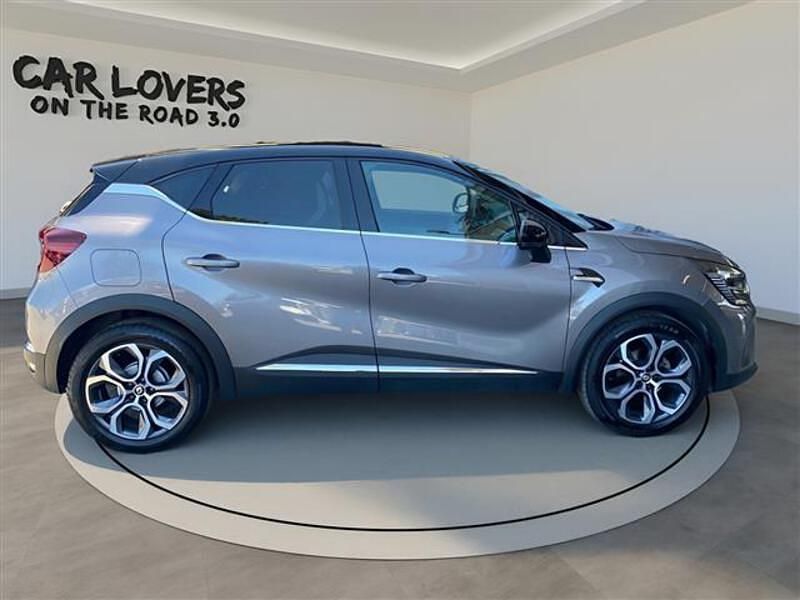 Käytetty Renault Captur Intens 101 HP (74 kW) 2023 Harmaa Katumaasturi