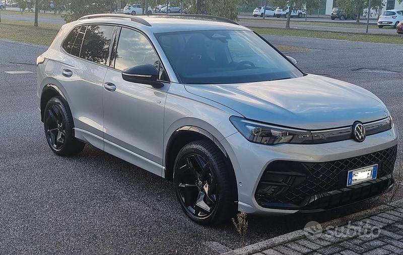 Usata VW Tiguan R-line 150 CV (110 kW) 2024 Grigio SUV