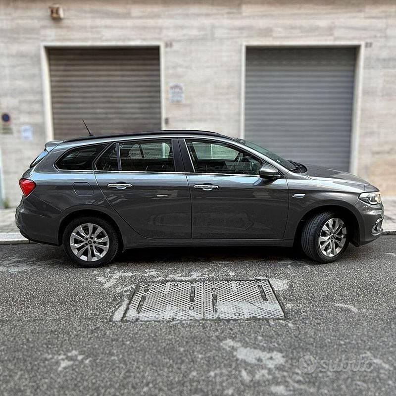 Usata Fiat Tipo 120 CV (88 kW) 2017 Grigio Station wagon