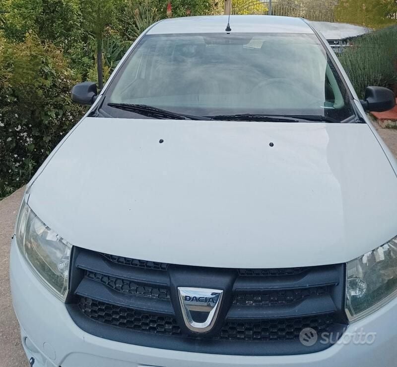 Bianco Usata 2014 Dacia Sandero Due volumi | 4850 € (Buon prezzo) - Immagine 1/3