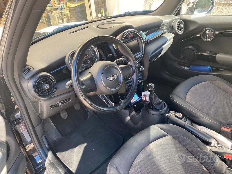Usata Mini ONE 75 CV (55 kW) 2018 Nero Utilitaria