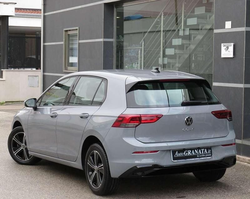 Usata VW Golf VIII Life 116 CV (85 kW) 2021 Grigio Berlina