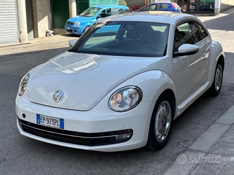 Usata VW Beetle Design 105 CV (77 kW) 2012 Bianco Utilitaria